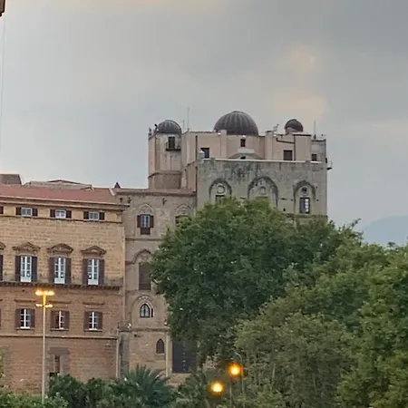 アパート La Loggia Dei Re パレルモ